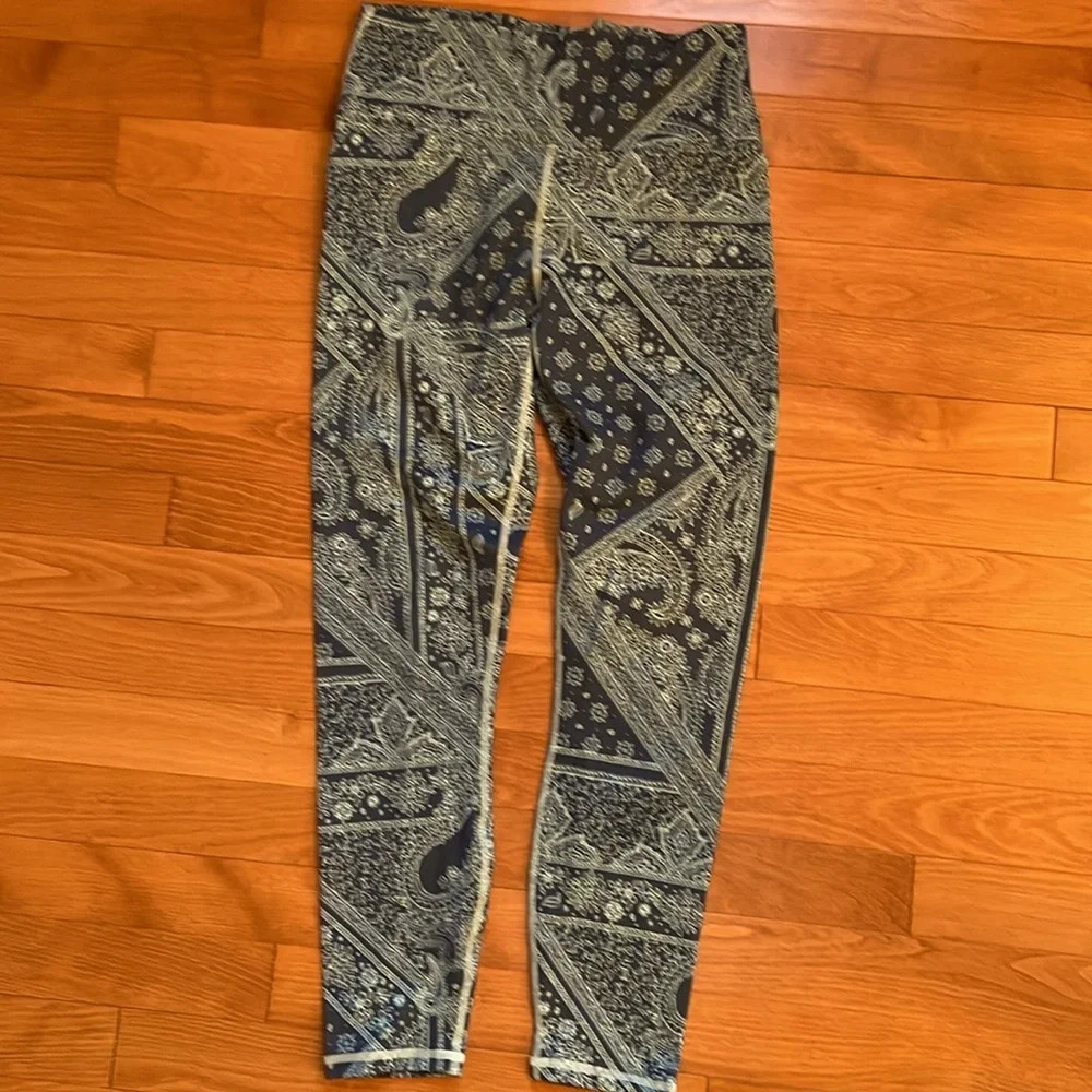 Turquoise printed leggings  size small